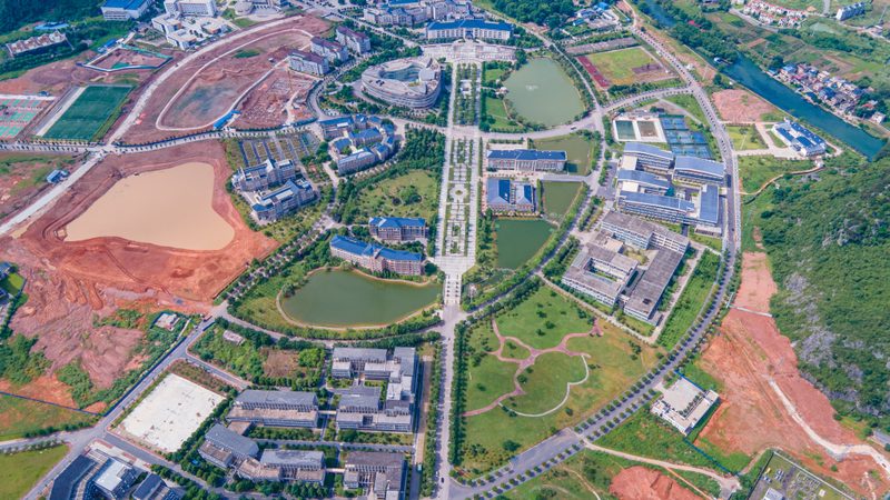 航空插头连接器：如何选择合适的进口品牌？**